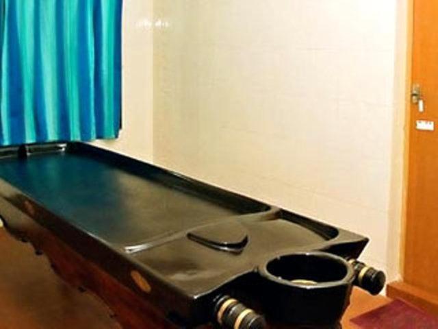 Issacs Regency Hotel สุลต่านบาเทรี ภายนอก รูปภาพ