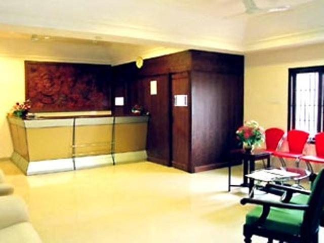 Issacs Regency Hotel สุลต่านบาเทรี ภายนอก รูปภาพ