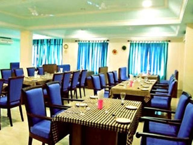 Issacs Regency Hotel สุลต่านบาเทรี ภายนอก รูปภาพ