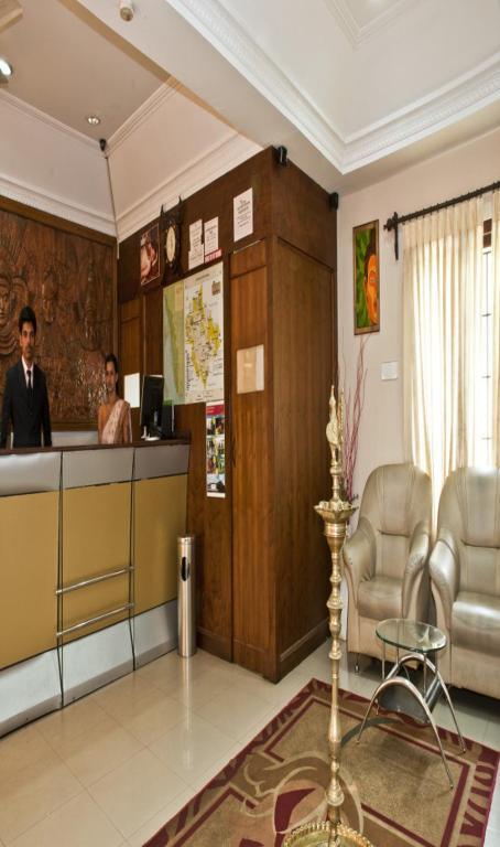 Issacs Regency Hotel สุลต่านบาเทรี ภายนอก รูปภาพ